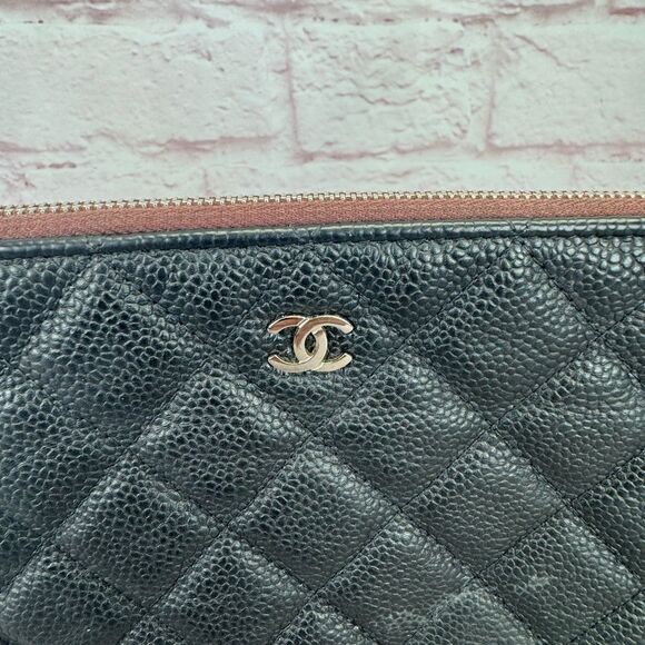 Chanel Black Classic Caviar Quilted O Case Leather Pouch - Picture 4 of 16